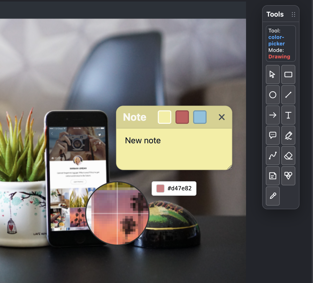 Sticky note on canvas with colour options — yellow, red, blue